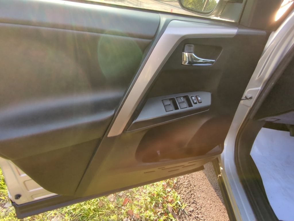 Used 2017 Toyota RAV4 XLE w/ All Weather Liner Package AWD/4WD image 8