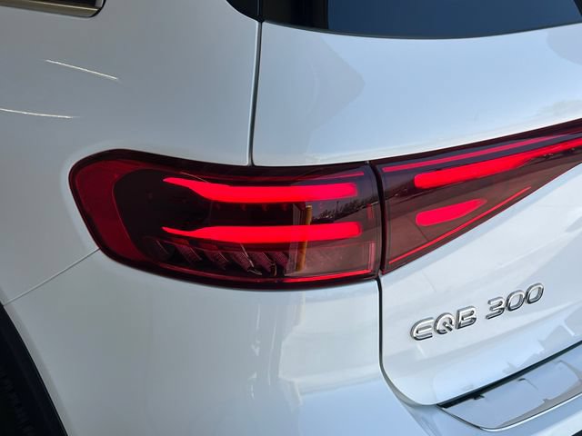 Used 2025 Mercedes-Benz EQB 300 4MATIC image 19