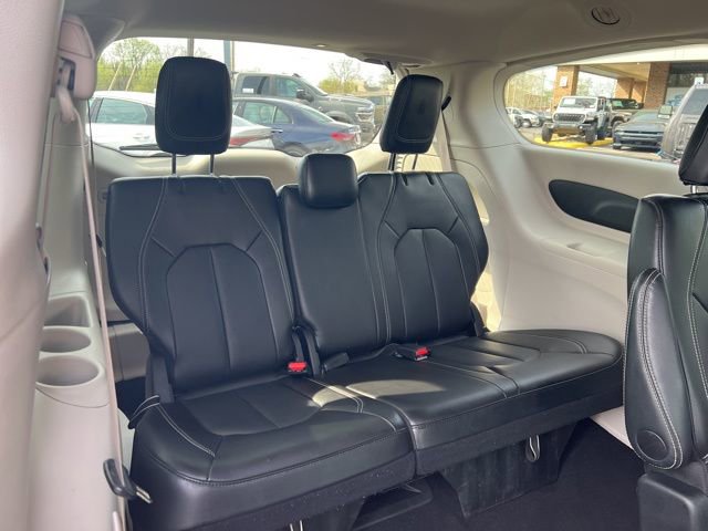 Used 2024 Chrysler Pacifica Touring-L FWD image 26
