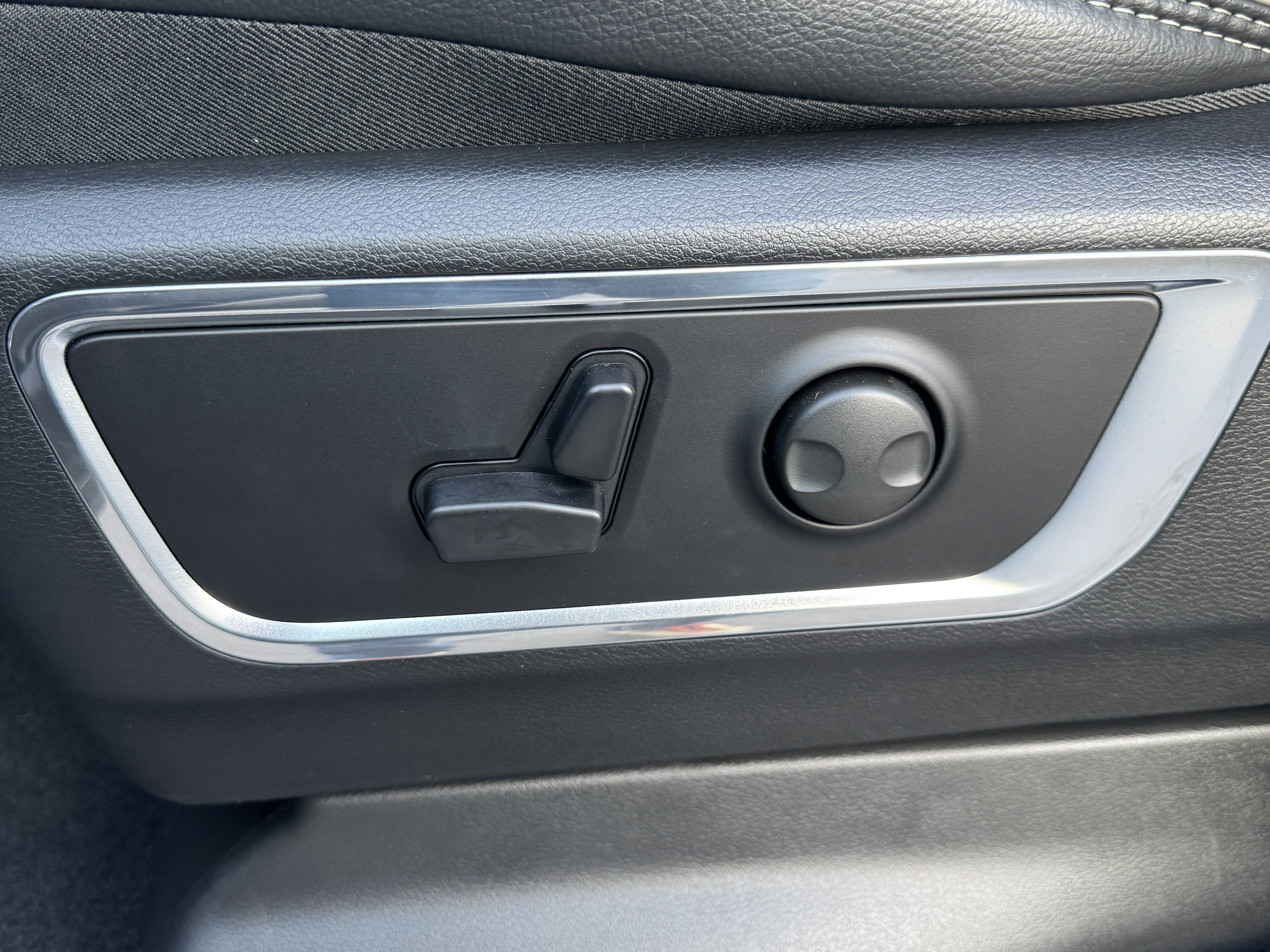 New 2026 RAM 1500 Laramie w/ Night Edition image 21