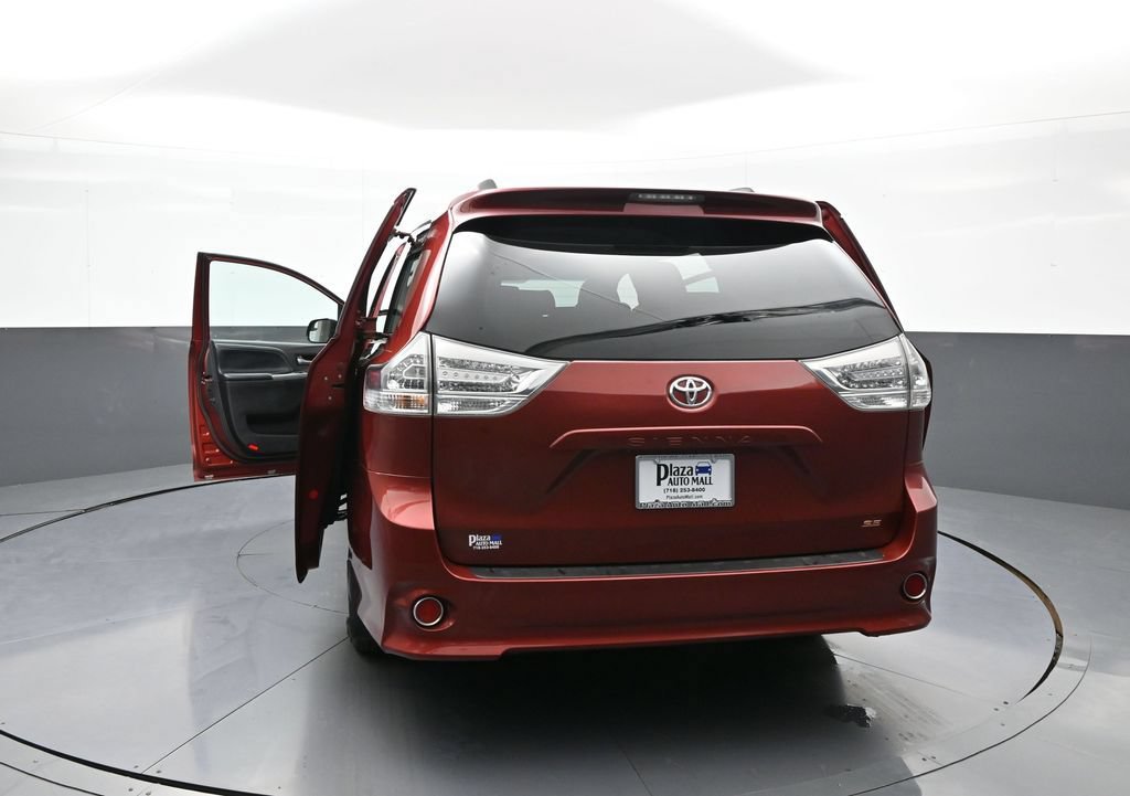 Used 2017 Toyota Sienna SE FWD image 49