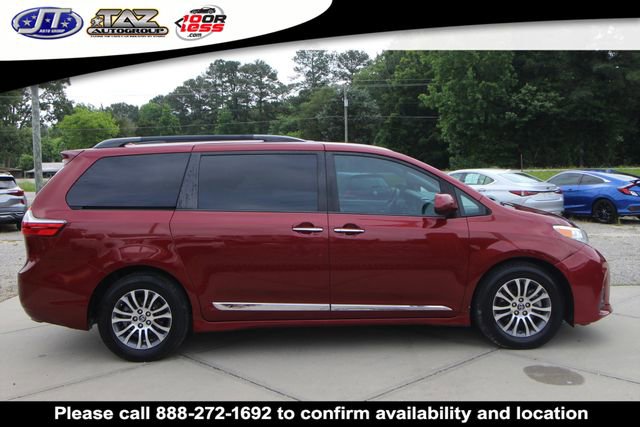 Used 2018 Toyota Sienna XLE Premium w/ Carpet Mat Package FWD image 8