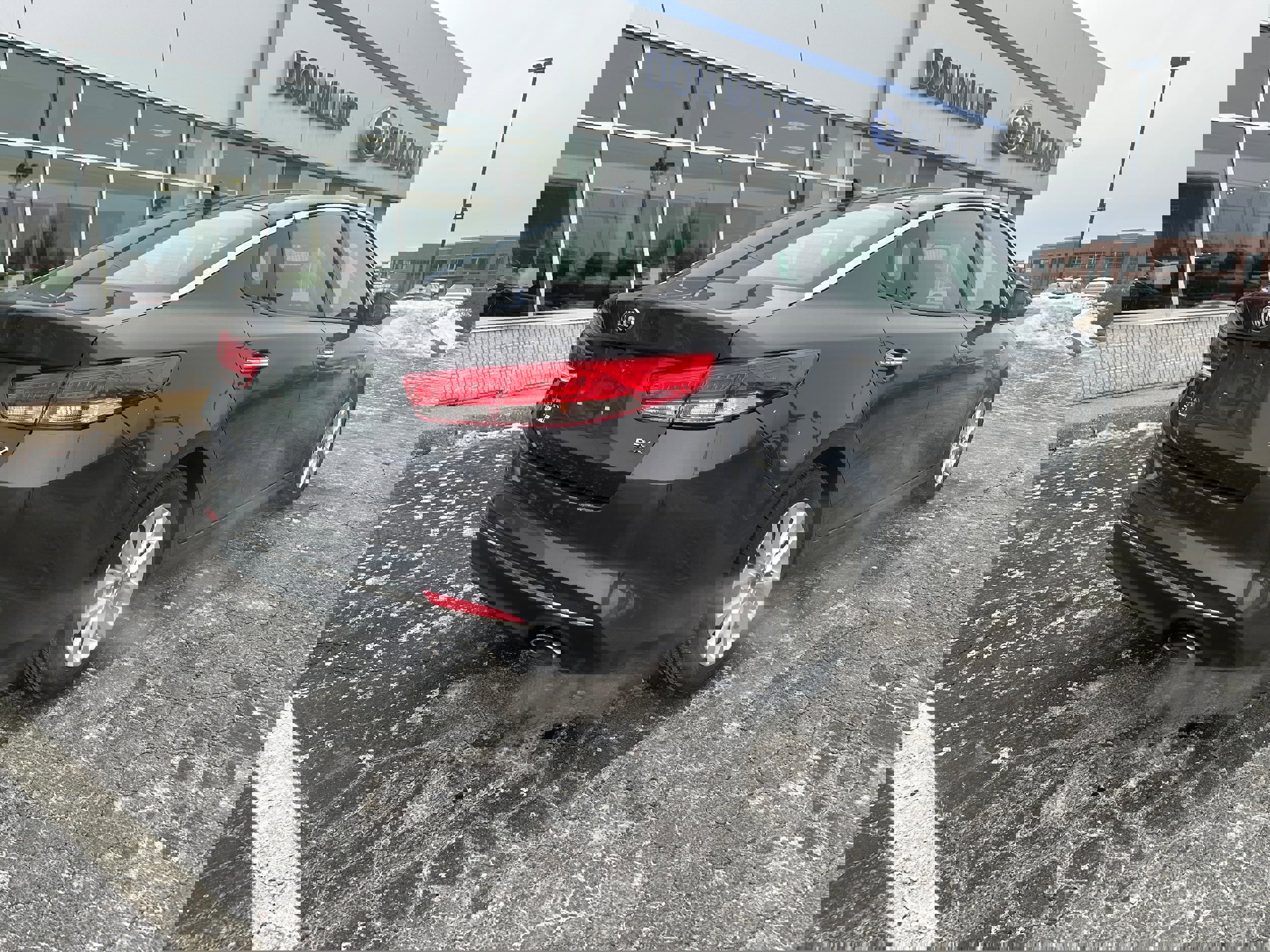 Used 2017 Kia Optima EX w/ Premium Package image 3