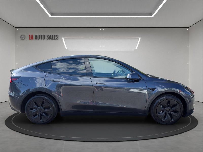 Used 2025 Tesla Model Y Long Range image 6