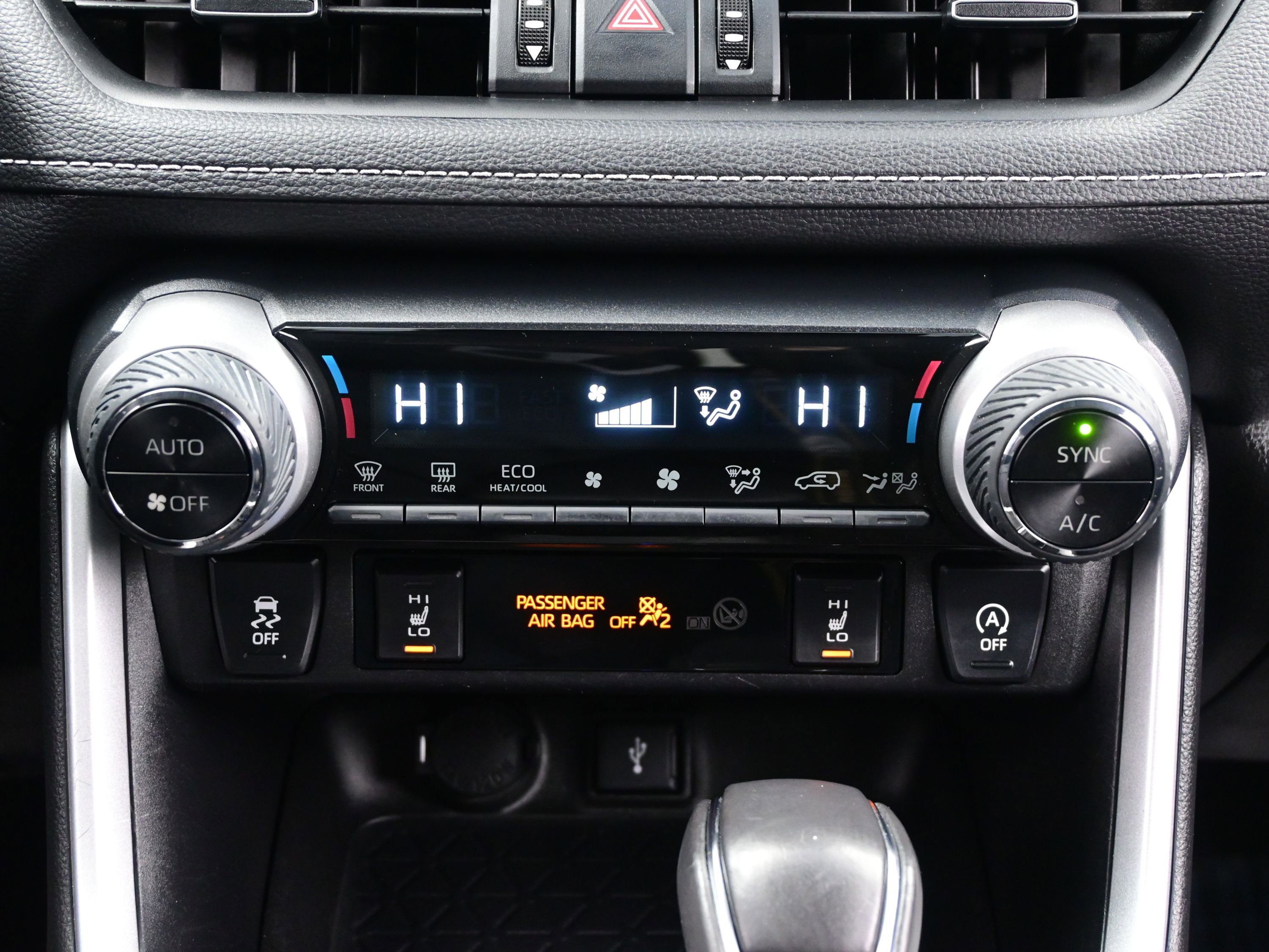 Used 2020 Toyota RAV4 XLE Premium image 21