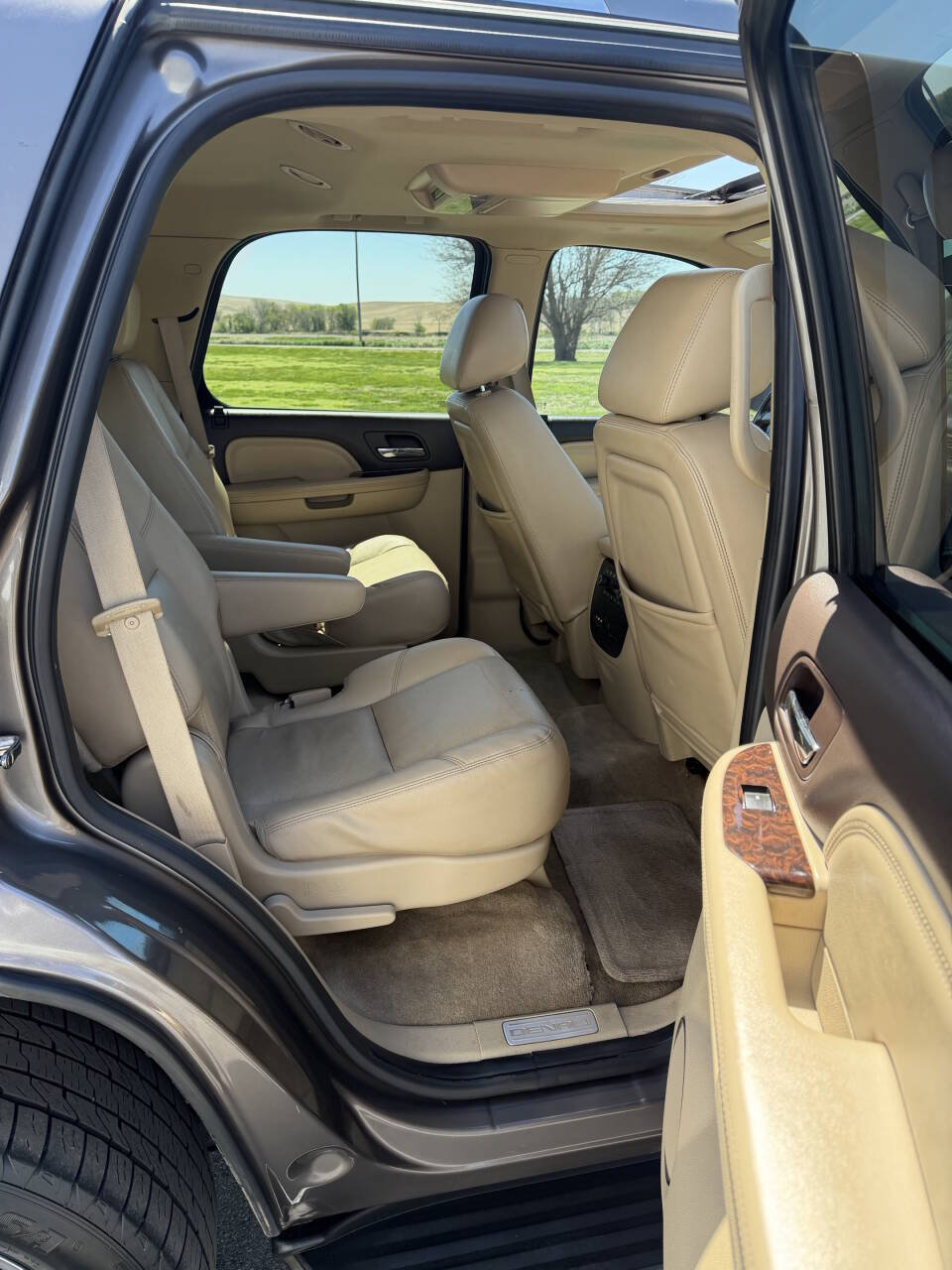 Used 2011 GMC Yukon Denali AWD/4WD image 18