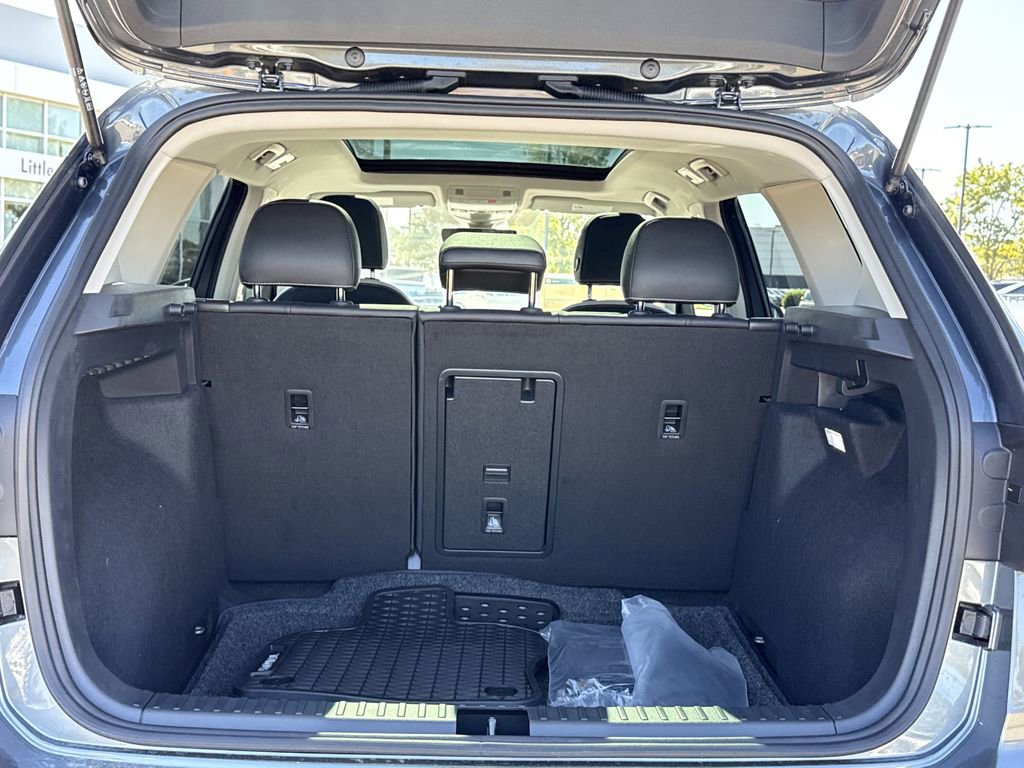 New 2025 Volkswagen Taos SE image 16