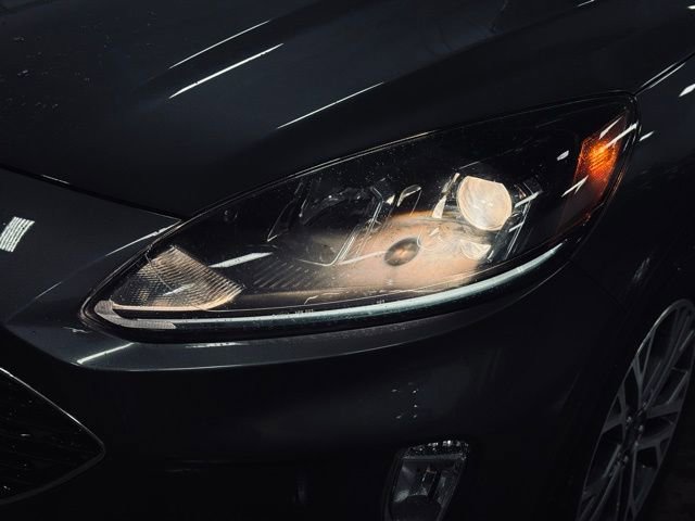 Used 2022 Ford Escape SEL image 2