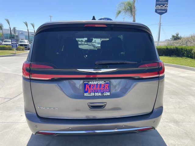Used 2023 Chrysler Pacifica Touring-L FWD image 7