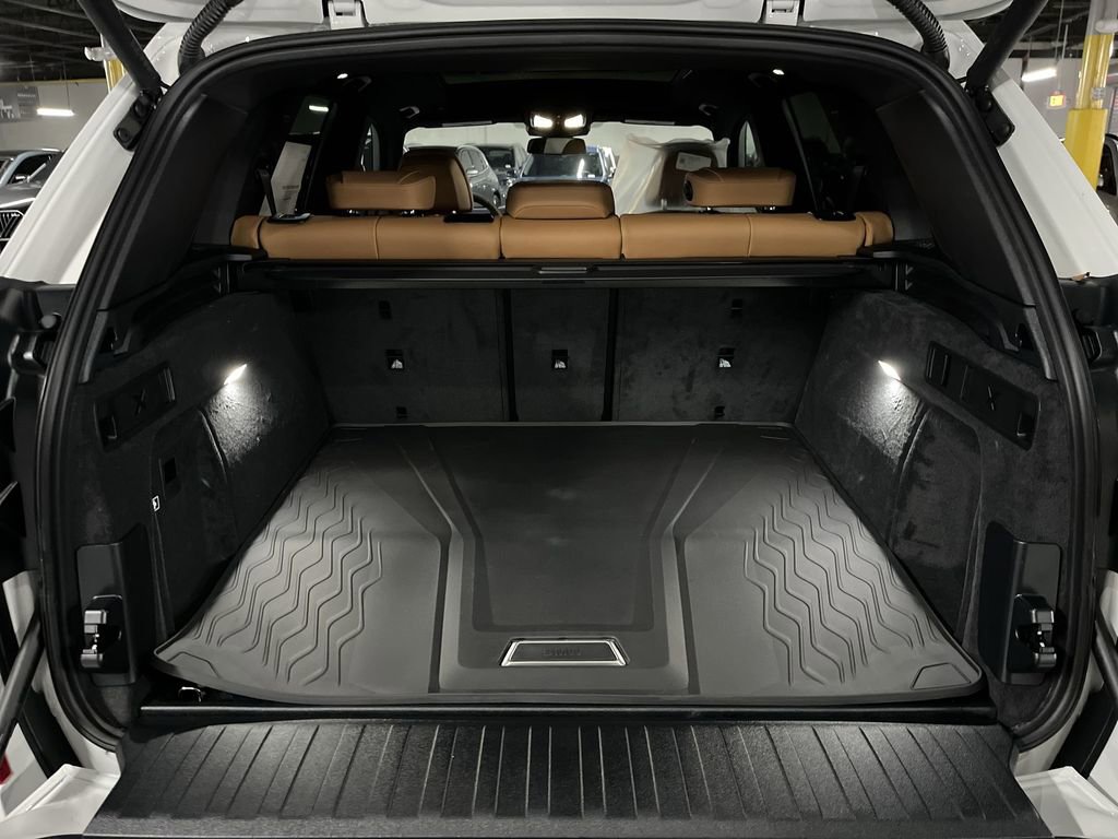 New 2026 BMW X5 M60i w/ Climate Comfort Package image 24