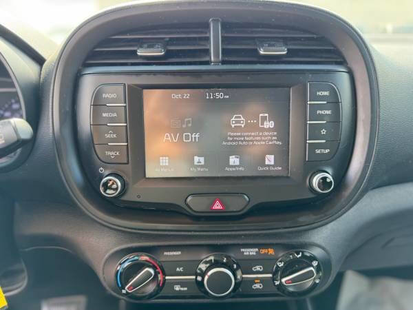 Used 2020 Kia Soul S FWD image 12