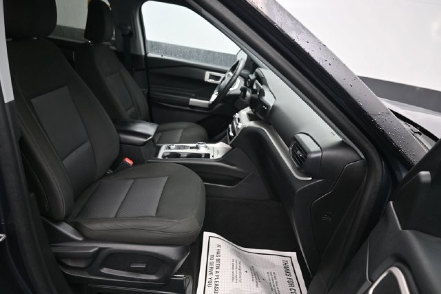 Used 2024 Ford Explorer XLT AWD/4WD image 10