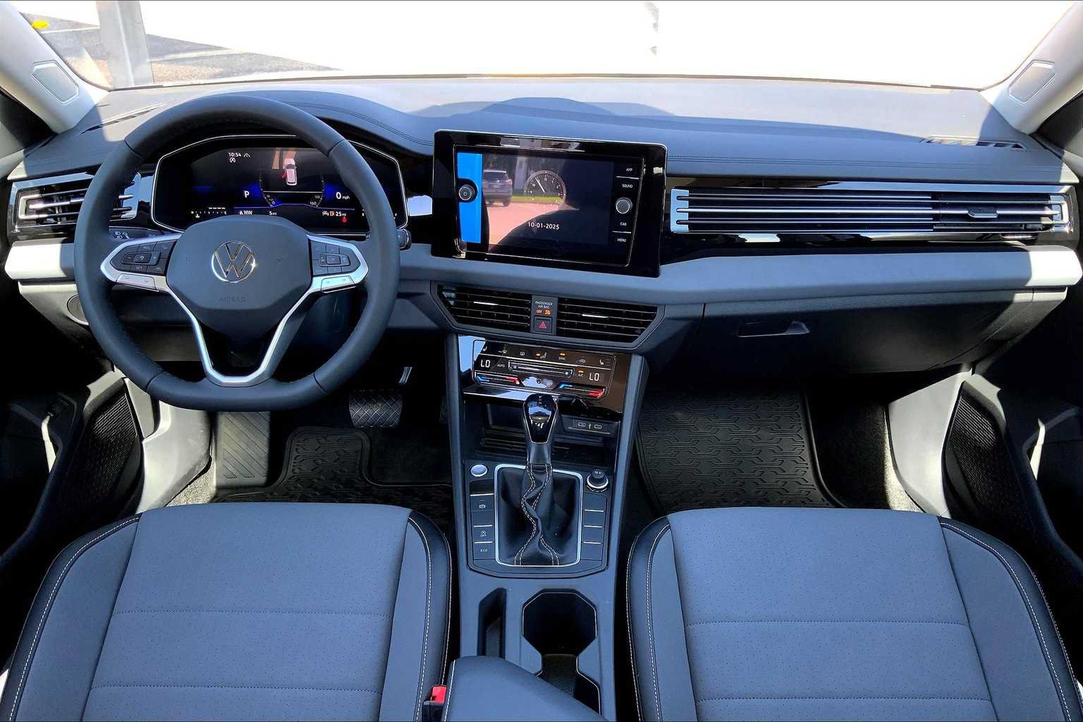 Used 2026 Volkswagen Jetta SE FWD image 5