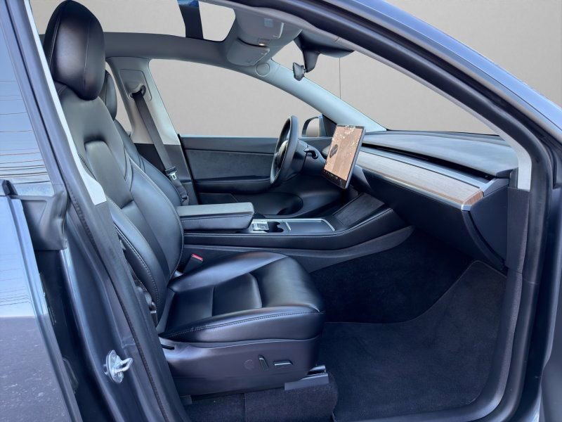 Used 2021 Tesla Model Y Long Range image 13