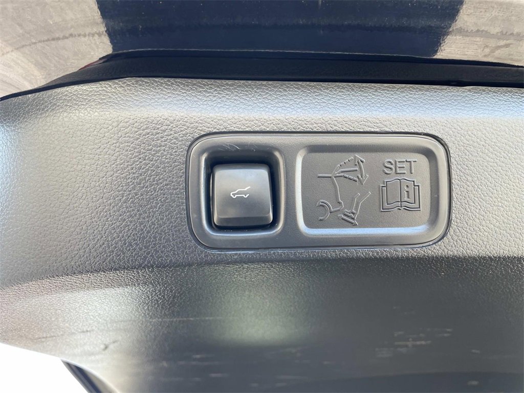 Used 2023 Ford Expedition Limited image 24