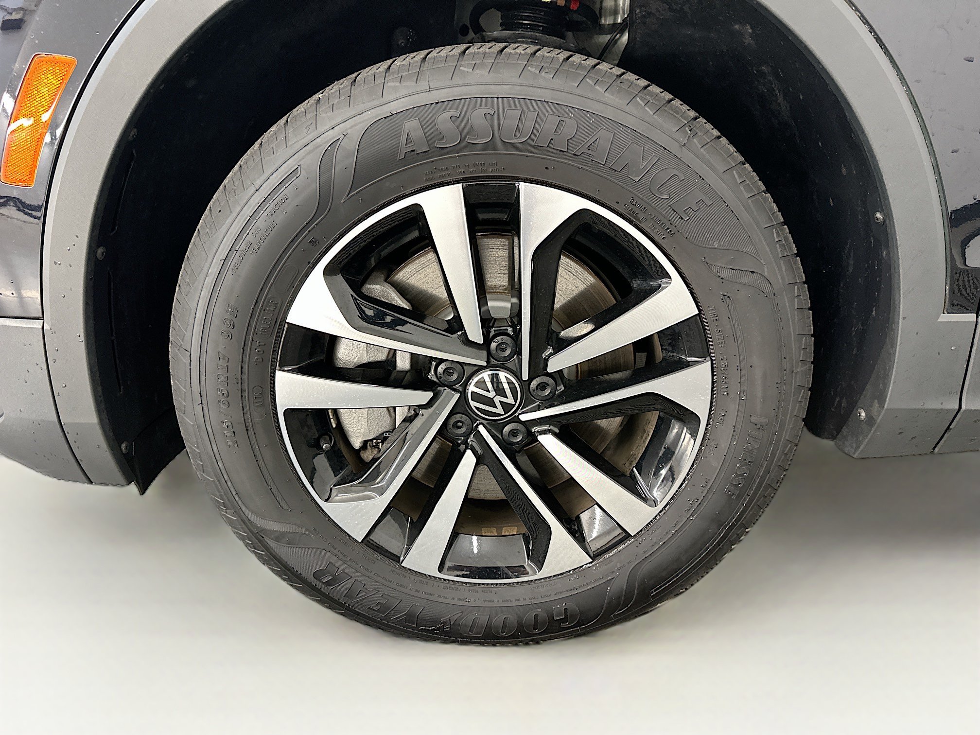 Used 2024 Volkswagen Tiguan S AWD/4WD image 34