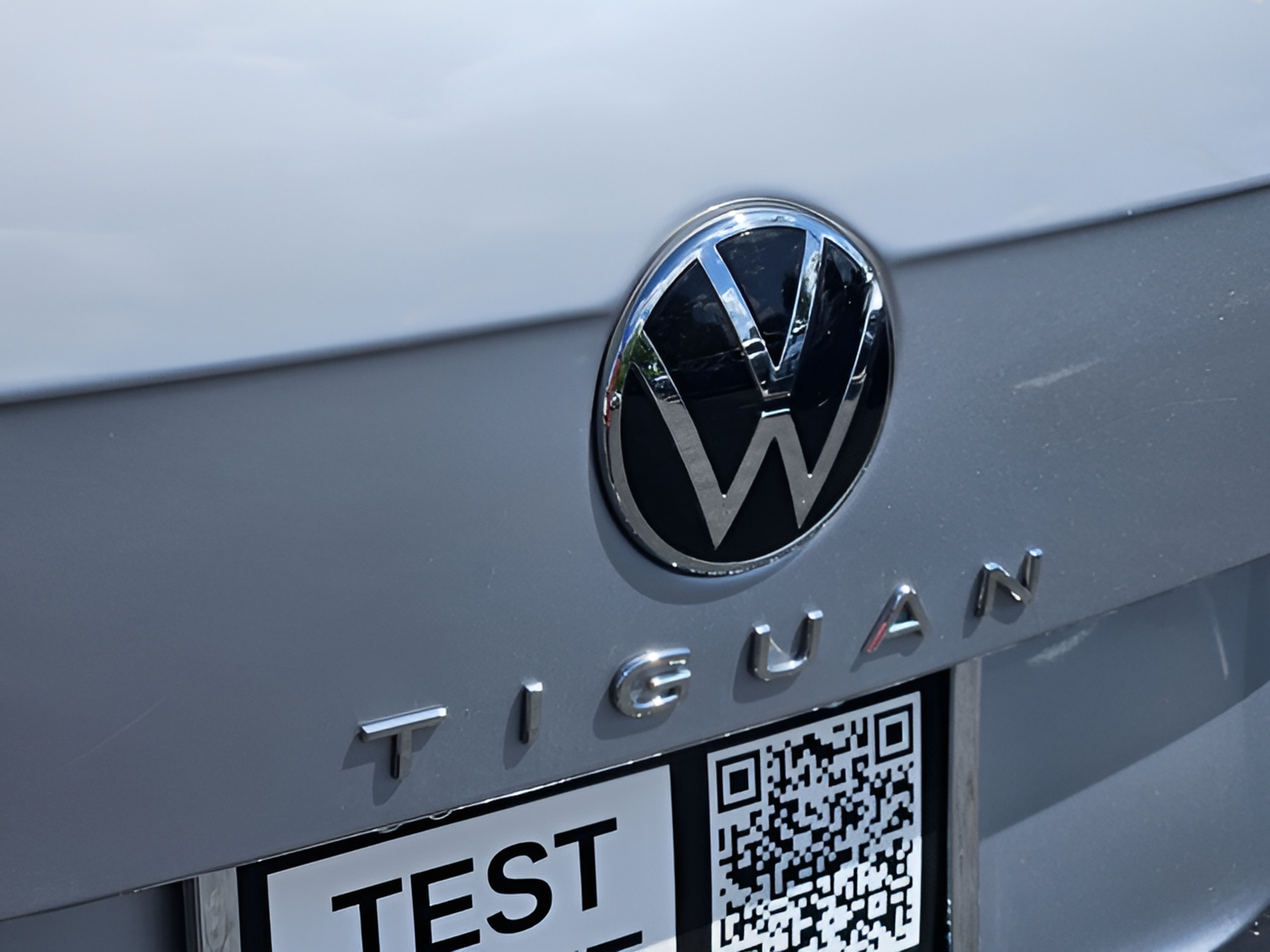 Certified 2023 Volkswagen Tiguan SE R-Line FWD image 32