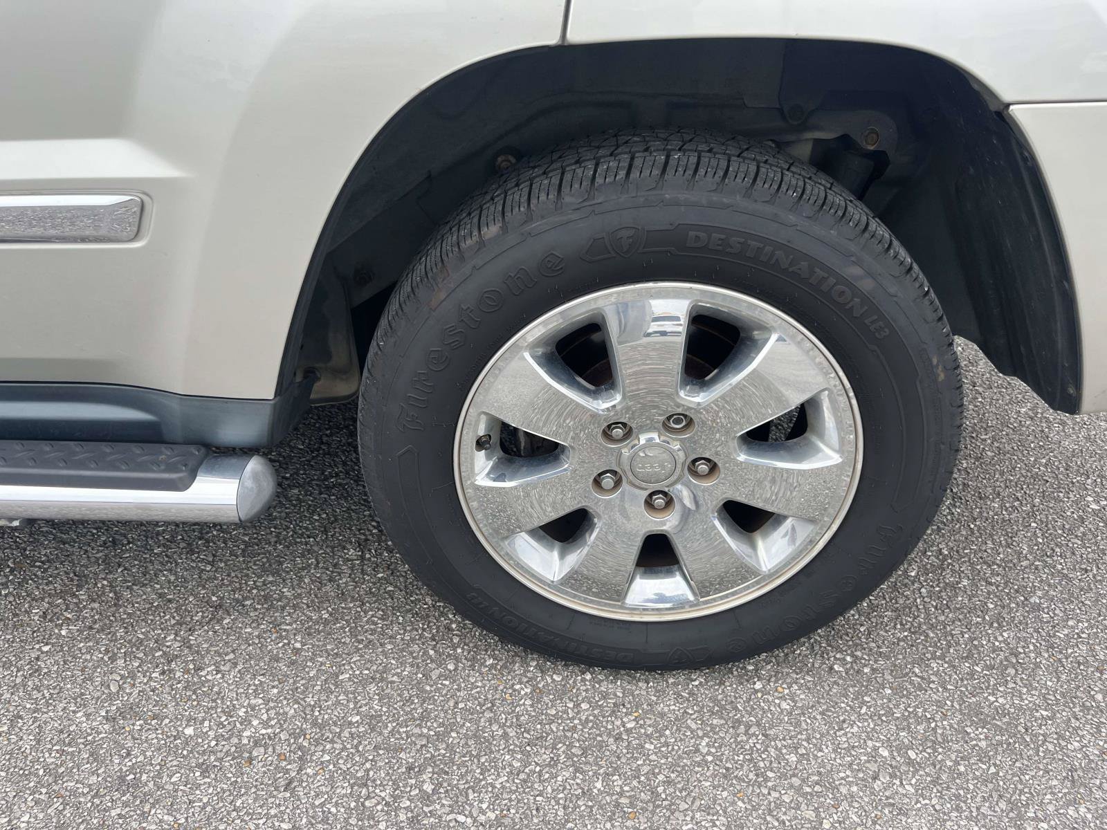 Used 2010 Jeep Grand Cherokee Limited w/ Mopar Chrome Edition Group RWD image 9
