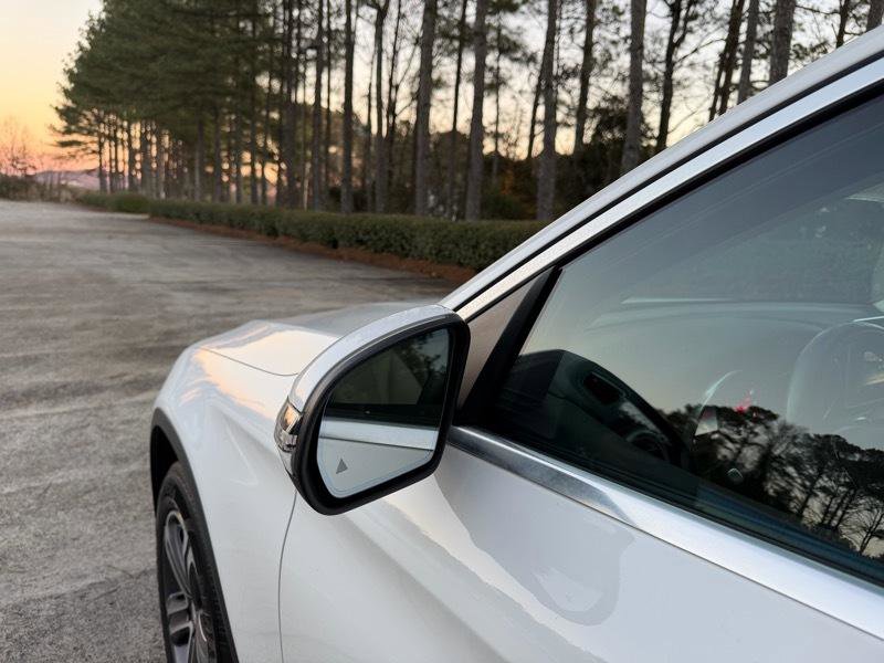 Used 2017 Mercedes-Benz GLC 300 4MATIC image 32