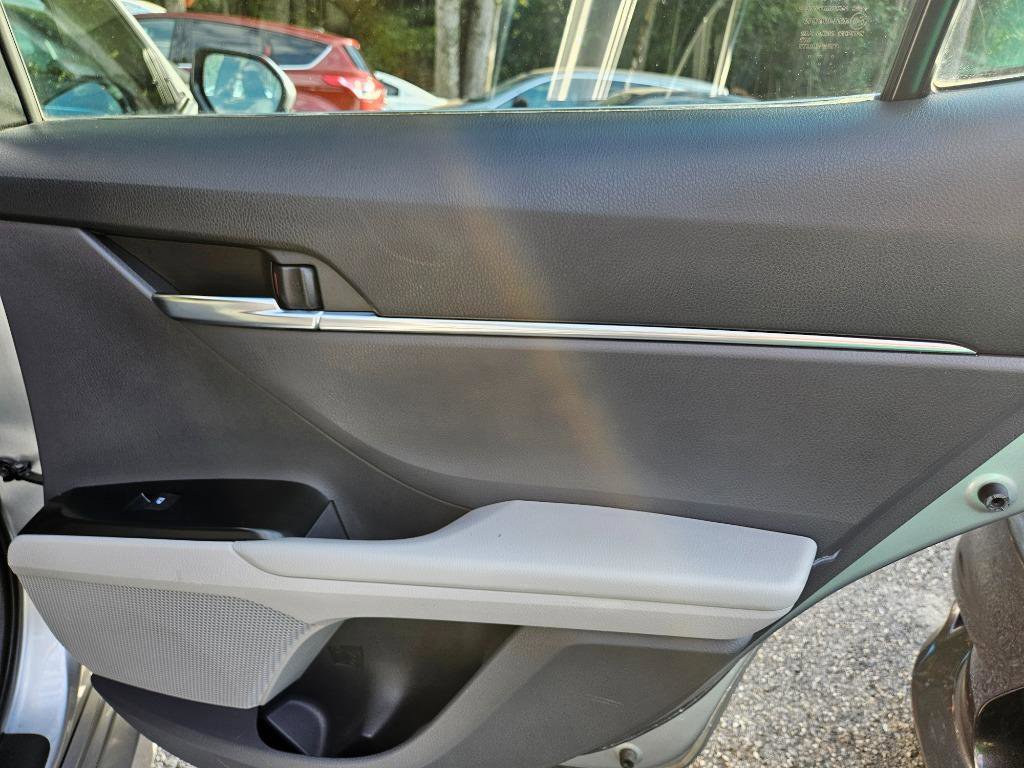 Used 2018 Toyota Camry LE image 31