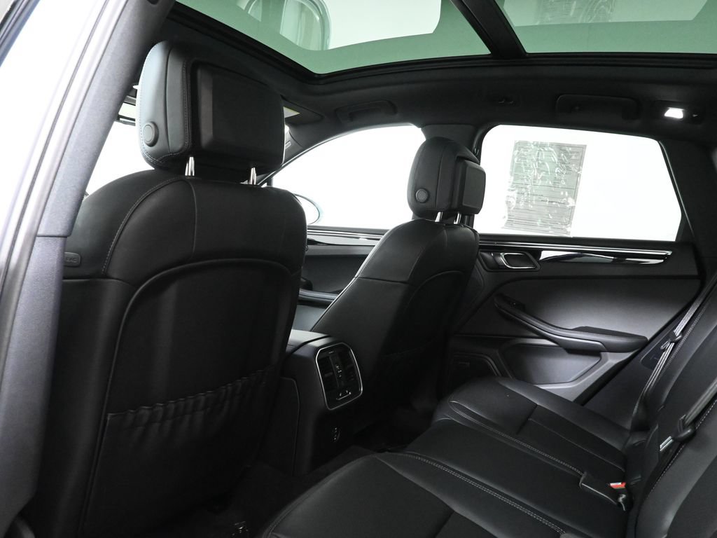 Used 2026 Porsche Macan AWD/4WD image 36