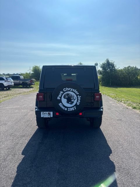 Used 2024 Jeep Wrangler Unlimited Sahara w/ Dual Top Group AWD/4WD image 4