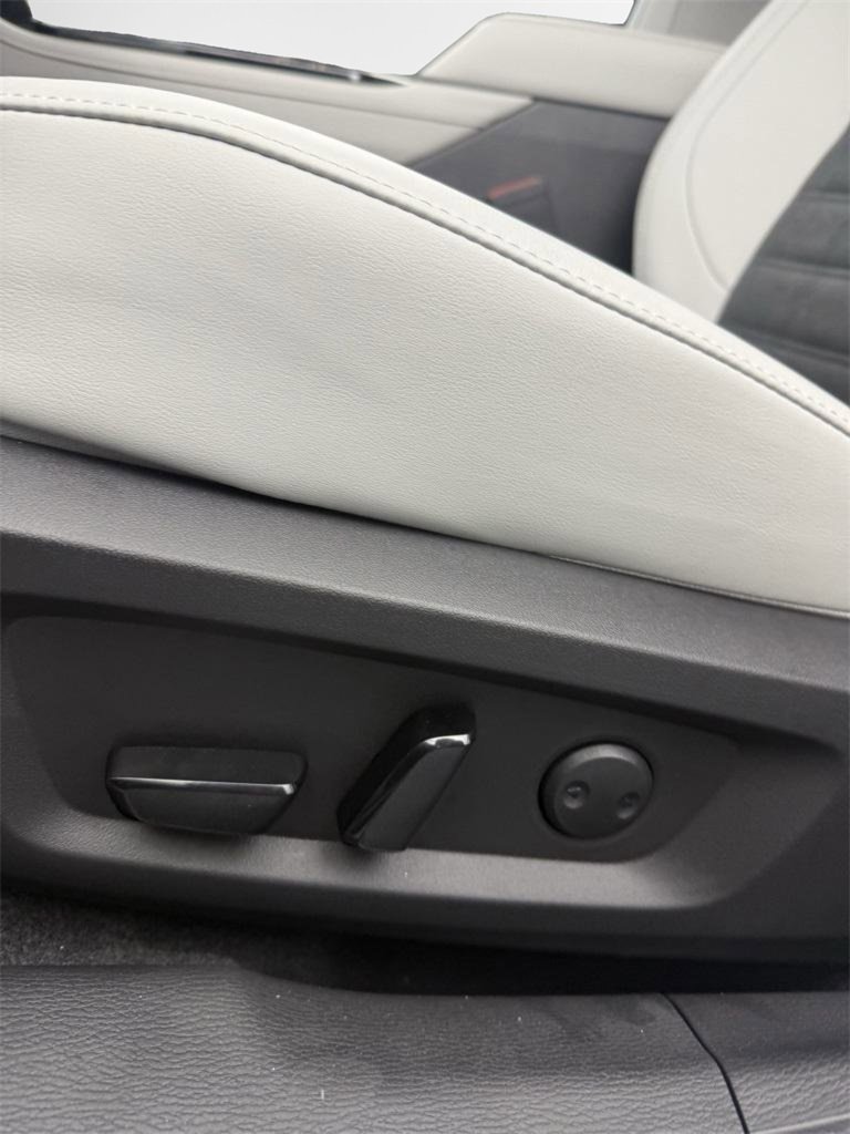 New 2025 Mitsubishi Outlander SE image 16