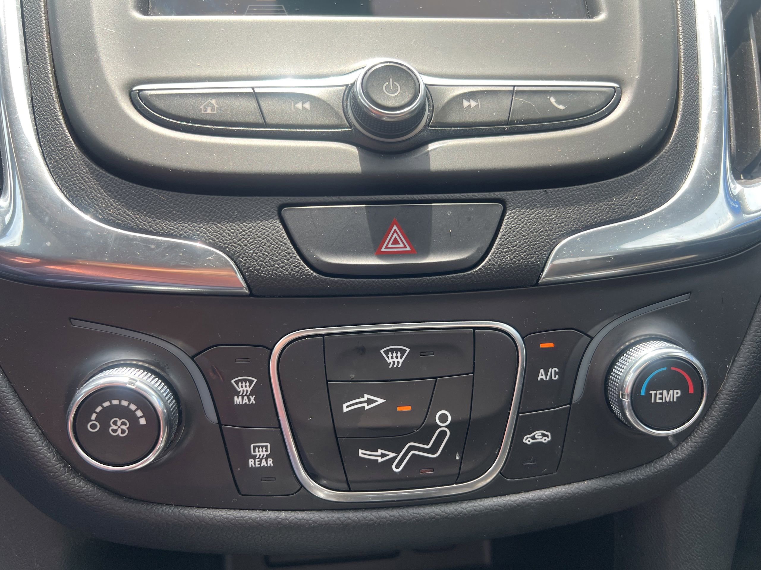 Used 2019 Chevrolet Equinox LT FWD image 15