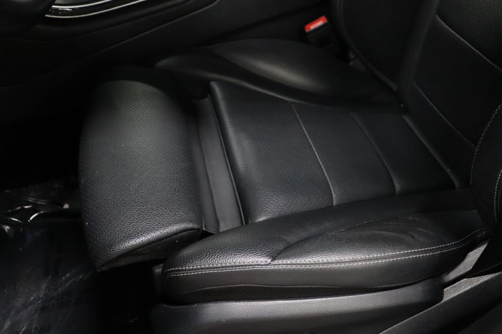 Used 2021 Mercedes-Benz GLC 300 w/ AMG Line image 12