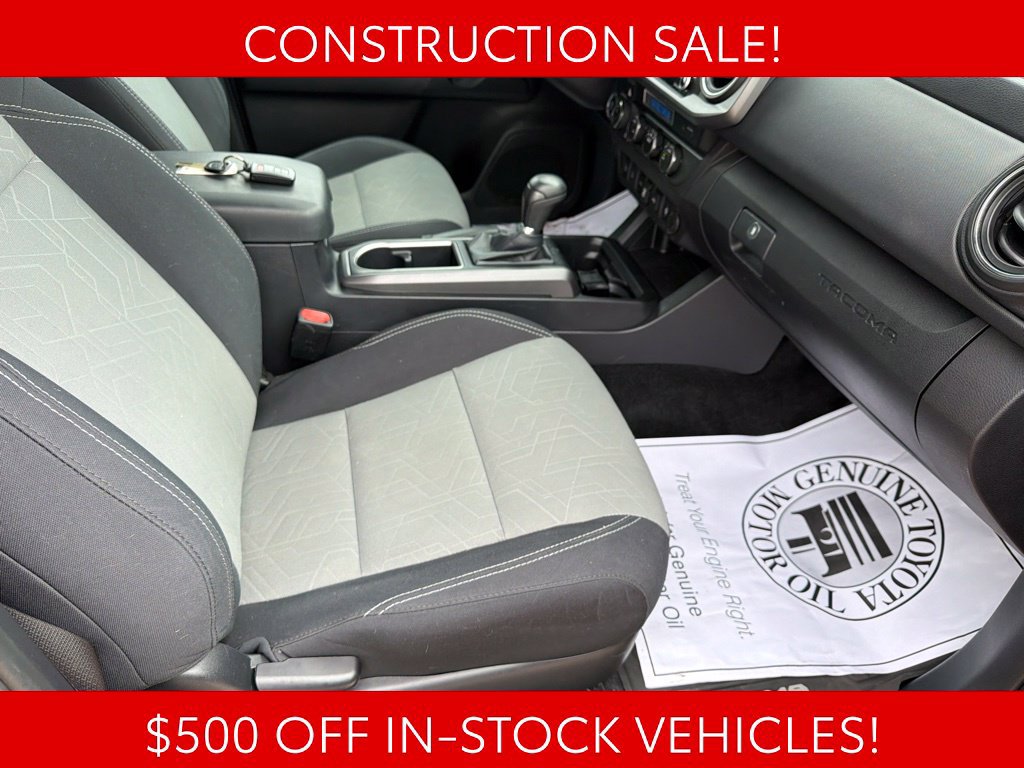 Used 2021 Toyota Tacoma TRD Off-Road w/ Technology Package AWD/4WD image 18