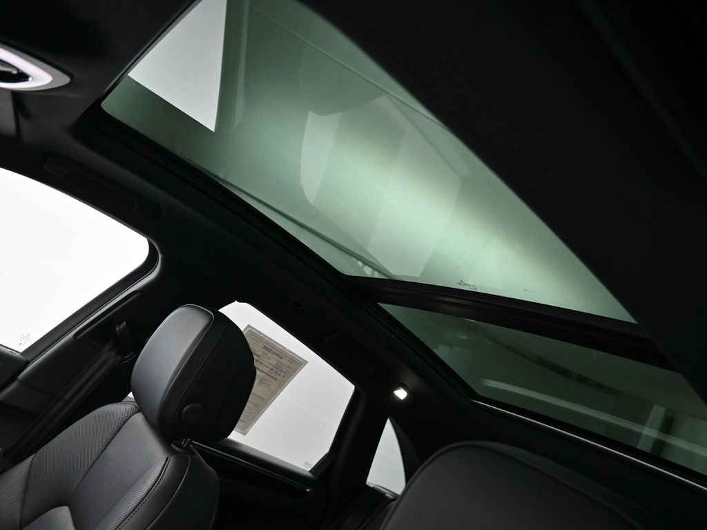Certified 2023 Porsche Macan AWD/4WD image 10