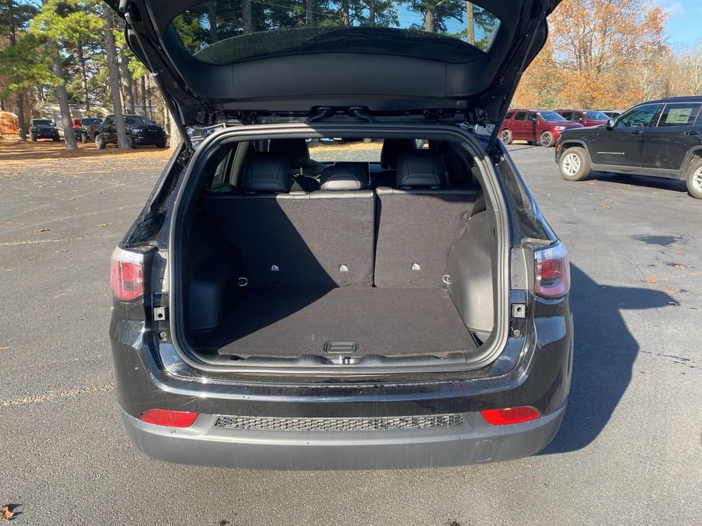 New 2026 Jeep Compass Latitude image 15