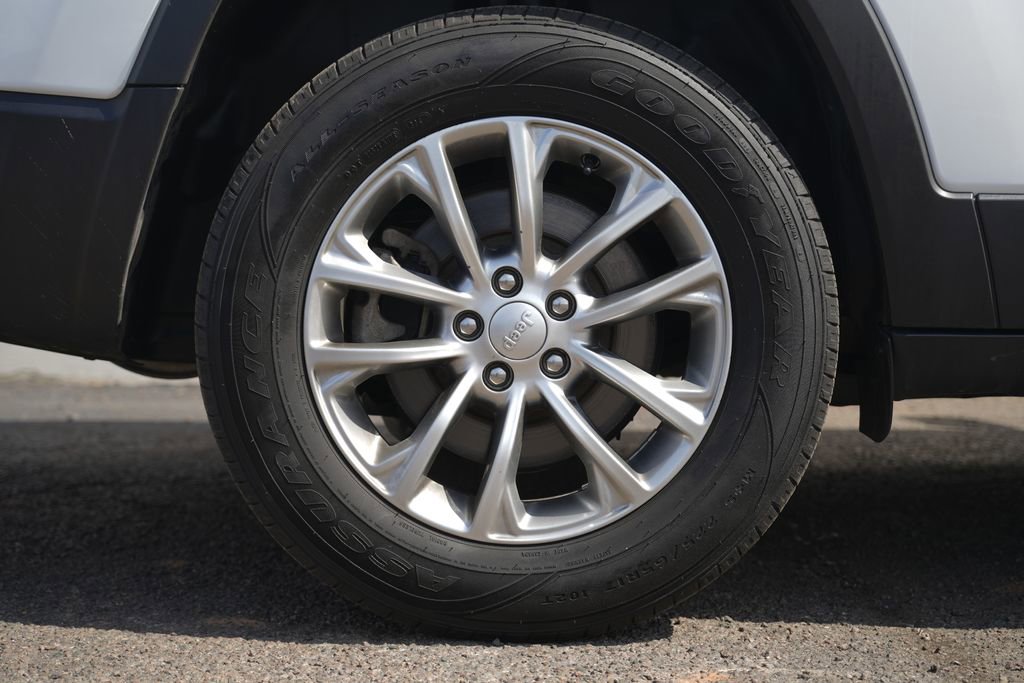 Used 2021 Jeep Cherokee Latitude Plus image 11