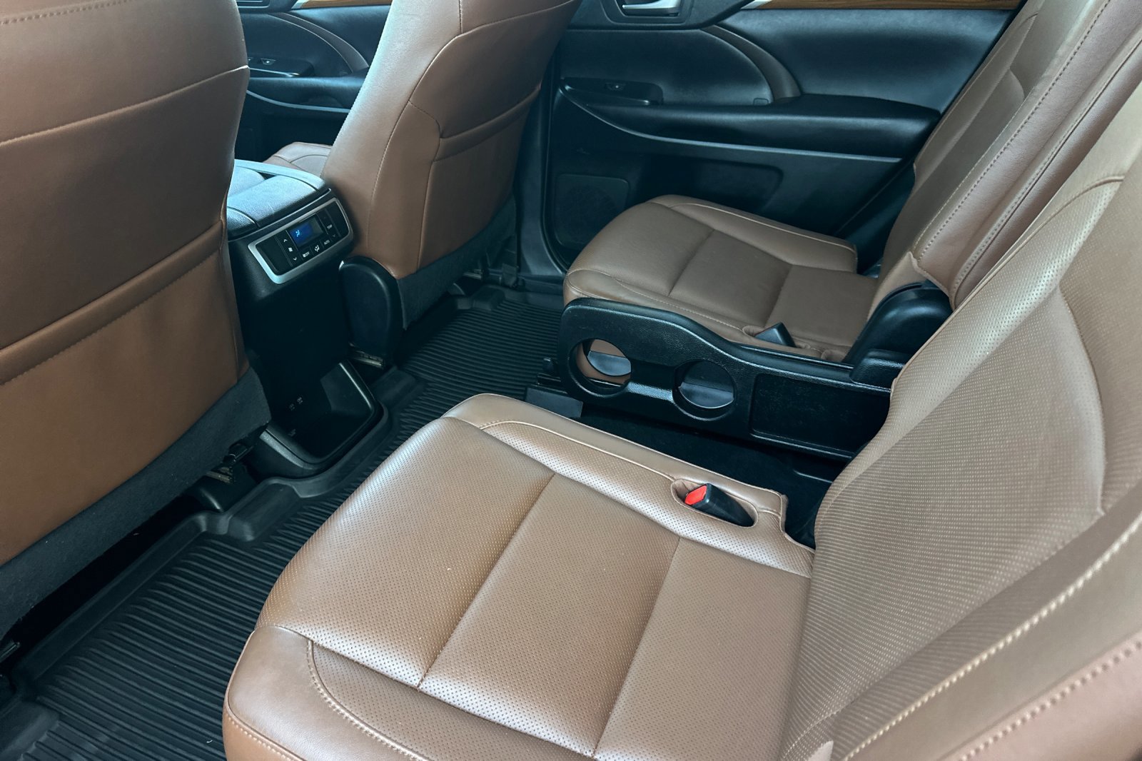 Certified 2019 Toyota Highlander Limited AWD/4WD image 12
