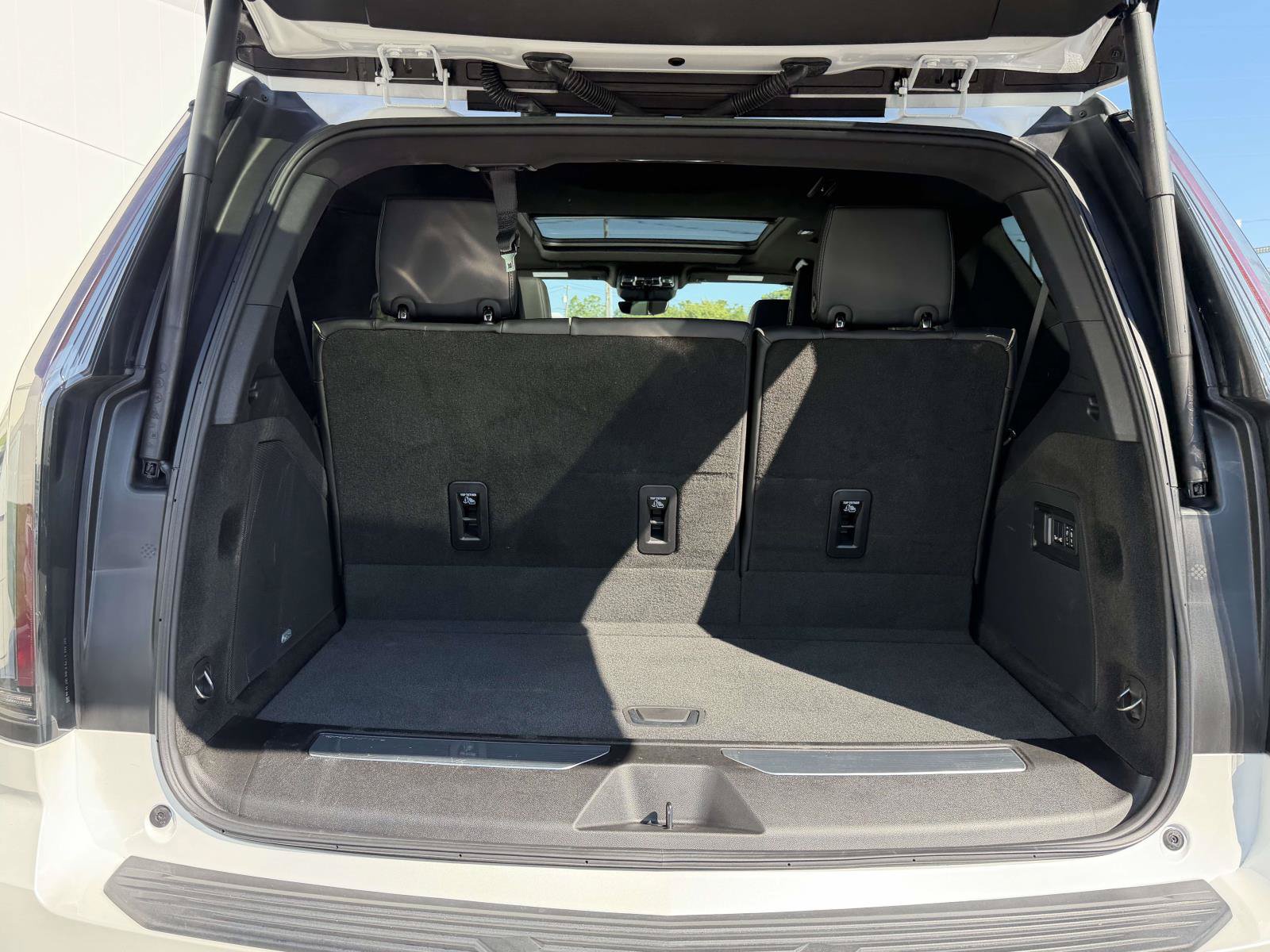 Certified 2025 Cadillac Escalade Sport w/ LPO, ONYX Package AWD/4WD image 7