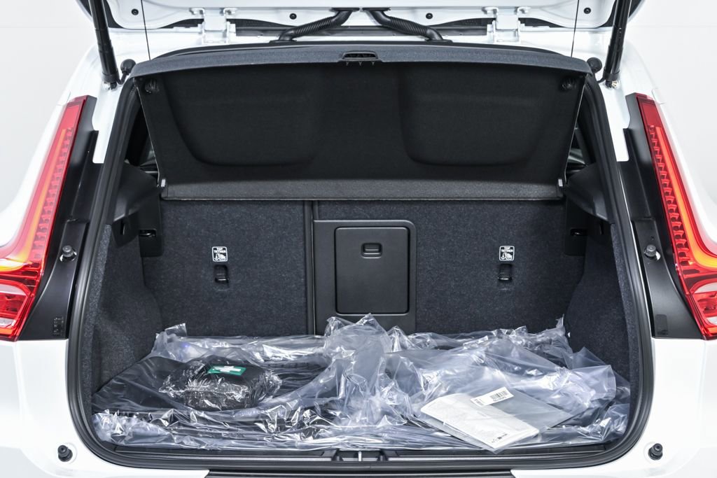 New 2026 Volvo XC40 B5 Ultra w/ Protection Package Premier image 30