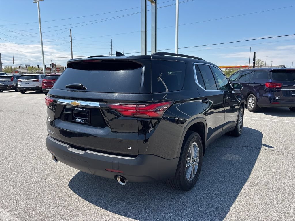 Used 2023 Chevrolet Traverse LT FWD image 4