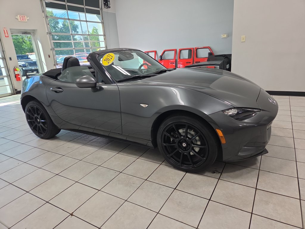 Used 2021 MAZDA MX-5 Miata Grand Touring RWD image 2