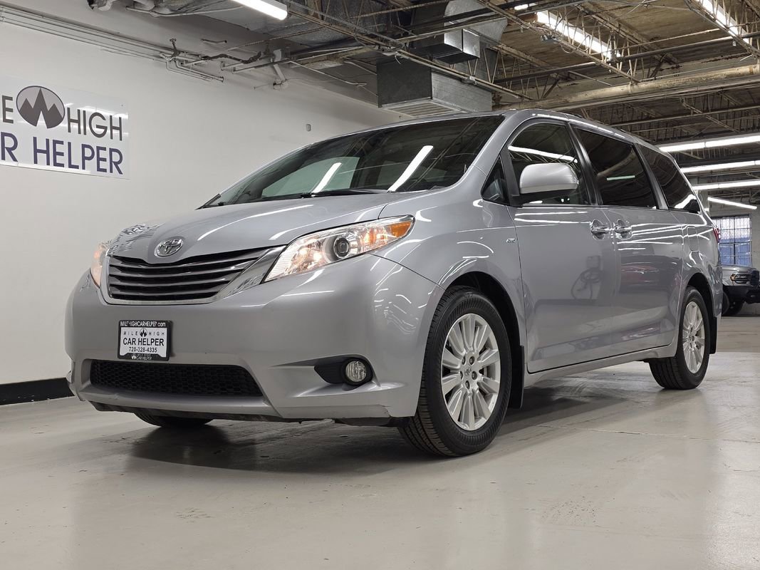 Used 2017 Toyota Sienna XLE Premium image 28