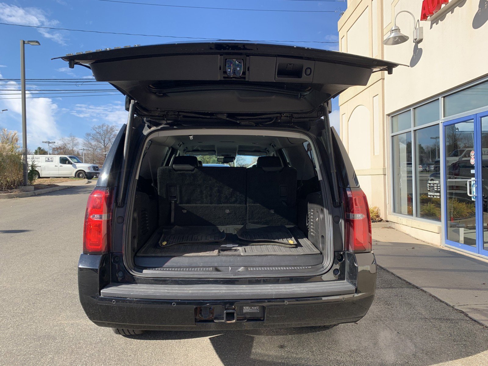 Used 2016 Chevrolet Suburban LT image 8