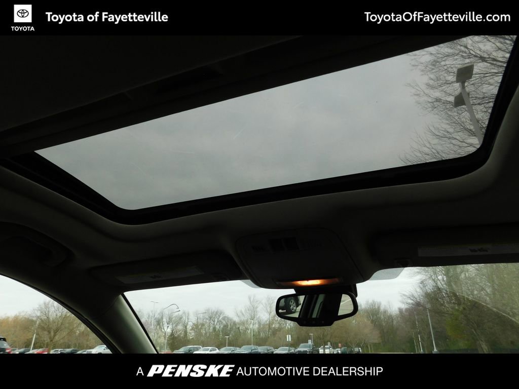 Used 2017 Buick Regal Sport Touring image 6