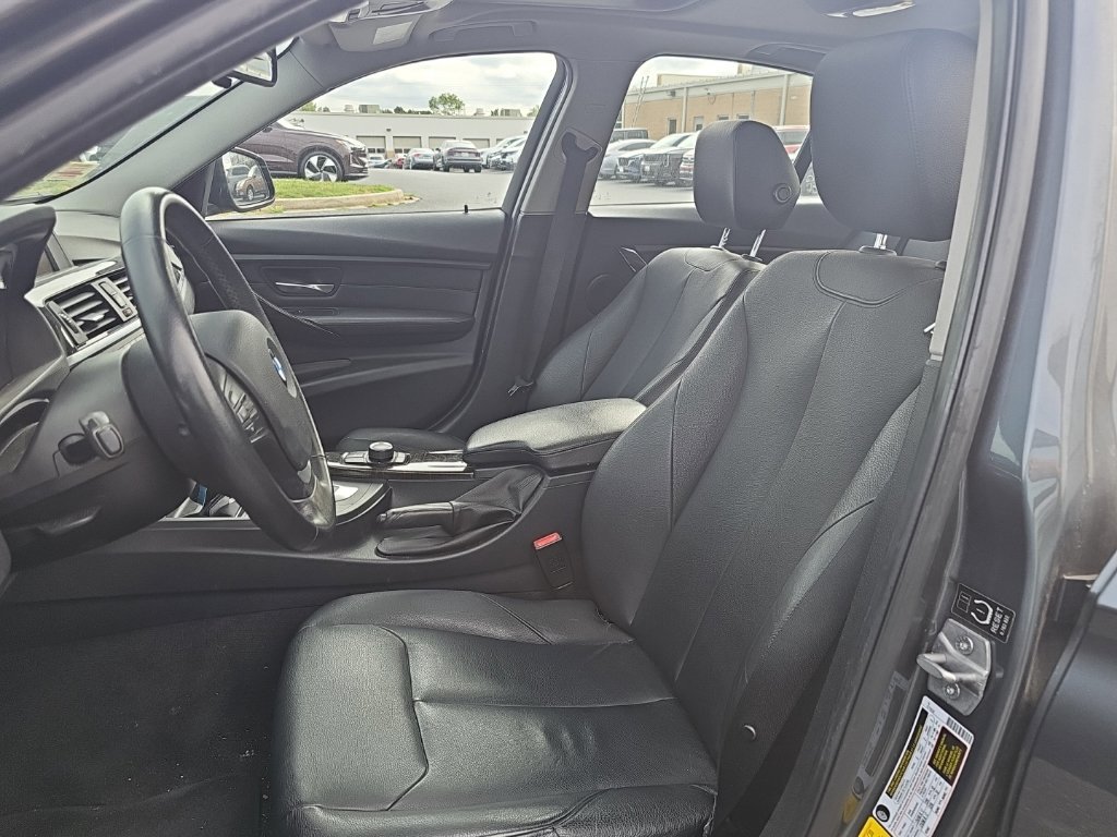 Used 2015 BMW 320i xDrive Sedan AWD/4WD image 3