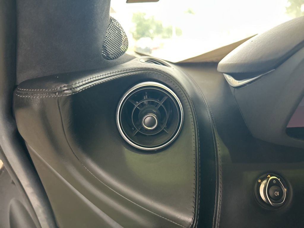 Used 2020 McLaren 570S Spider image 42