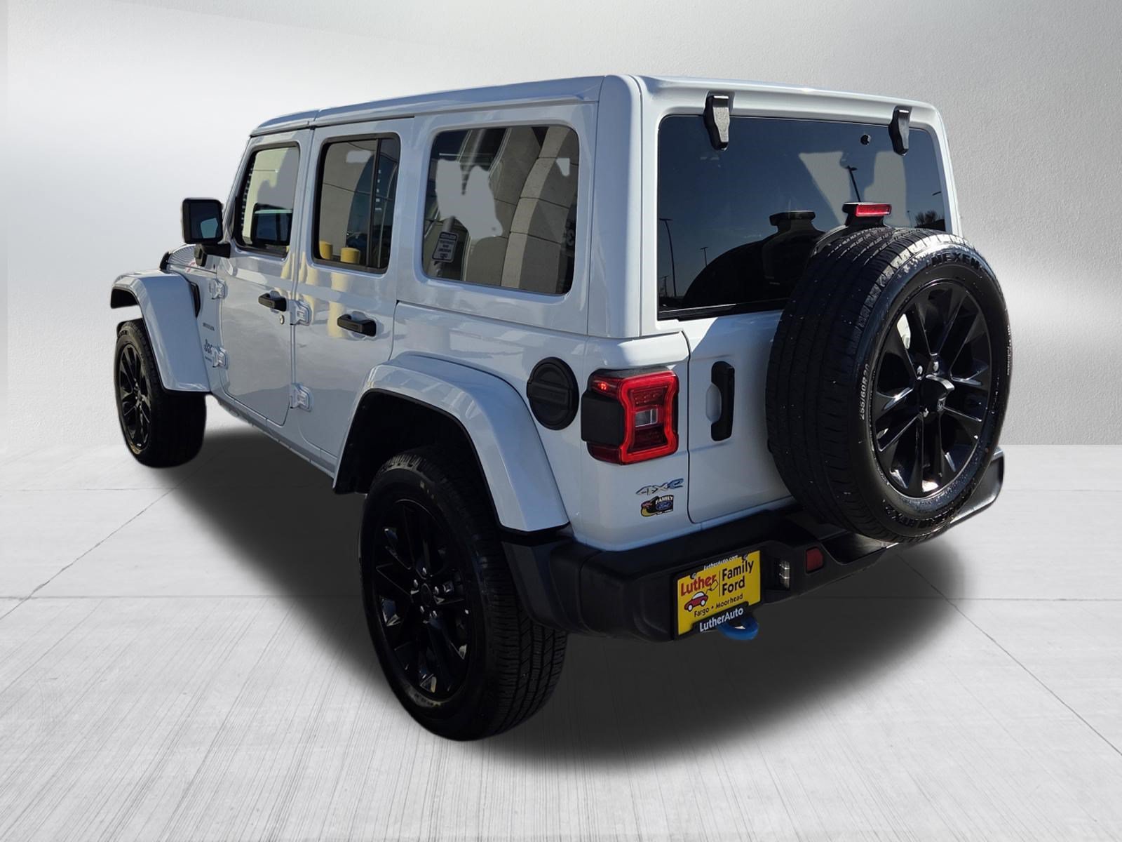 Used 2024 Jeep Wrangler Unlimited Sahara AWD/4WD image 5