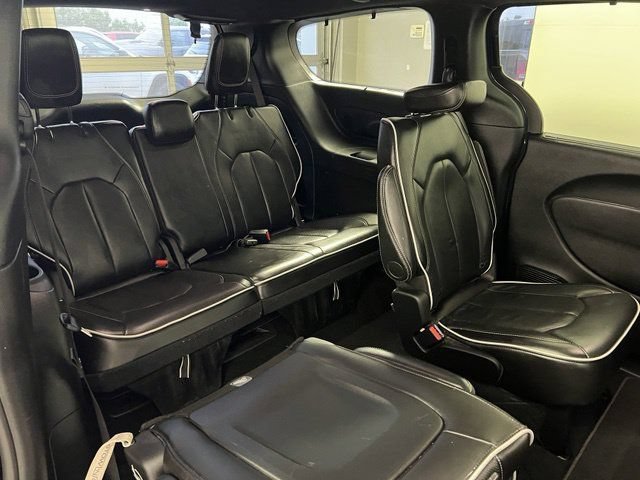 Certified 2025 Chrysler Pacifica Limited FWD image 24