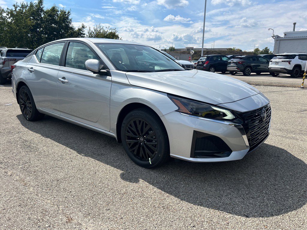 New 2025 Nissan Altima 2.5 SV w/ SV Special Edition Package AWD/4WD image 1