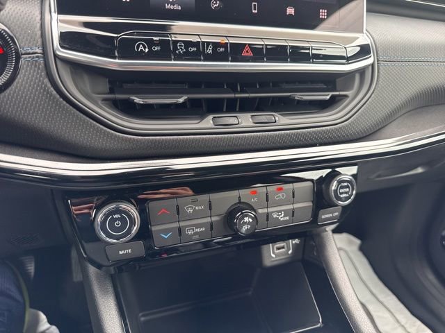 New 2026 Jeep Compass Latitude AWD/4WD image 19