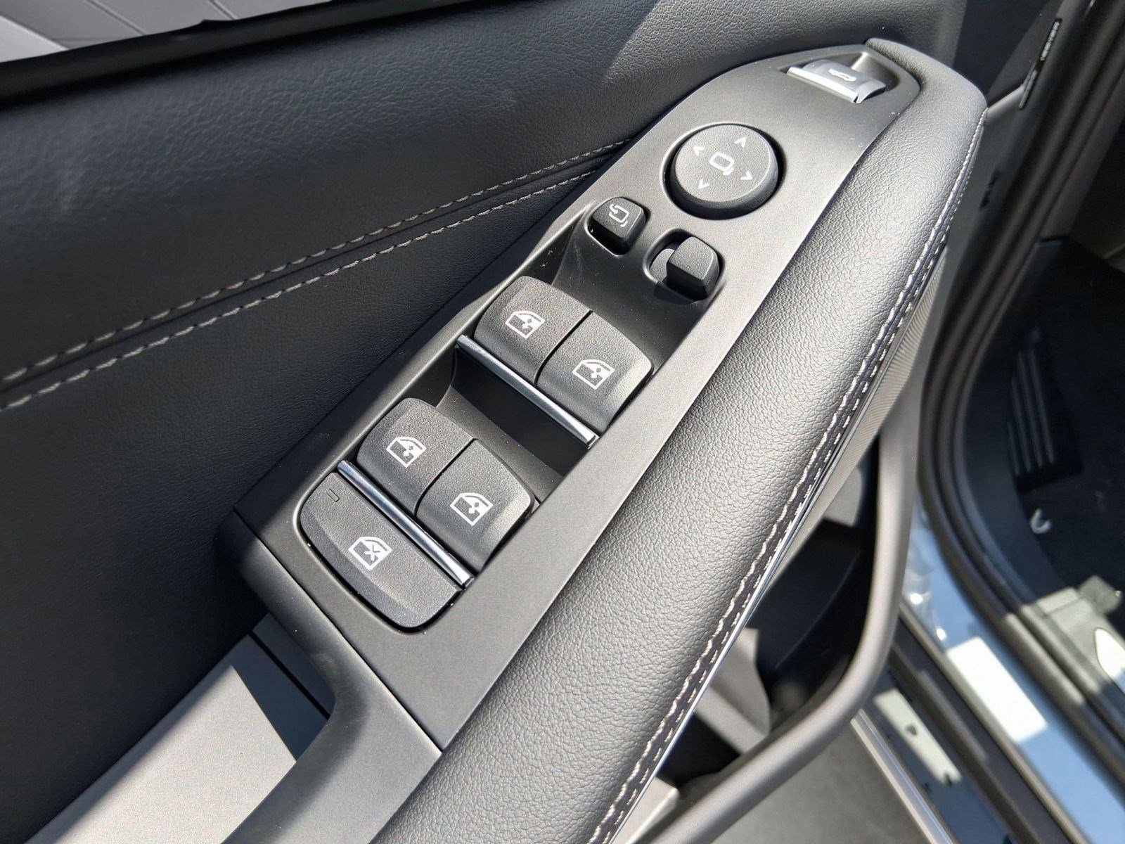 Used 2026 BMW X5 xDrive40i w/ Premium Package image 21