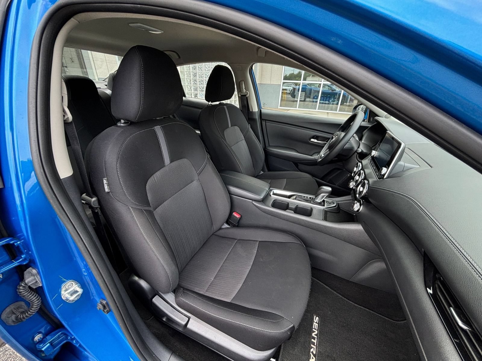 Used 2025 Nissan Sentra SV FWD image 15