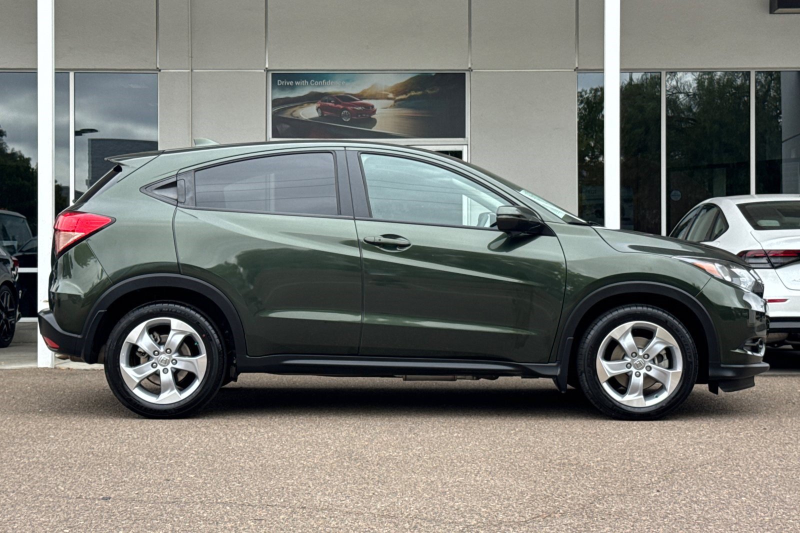 Used 2016 Honda HR-V EX image 8